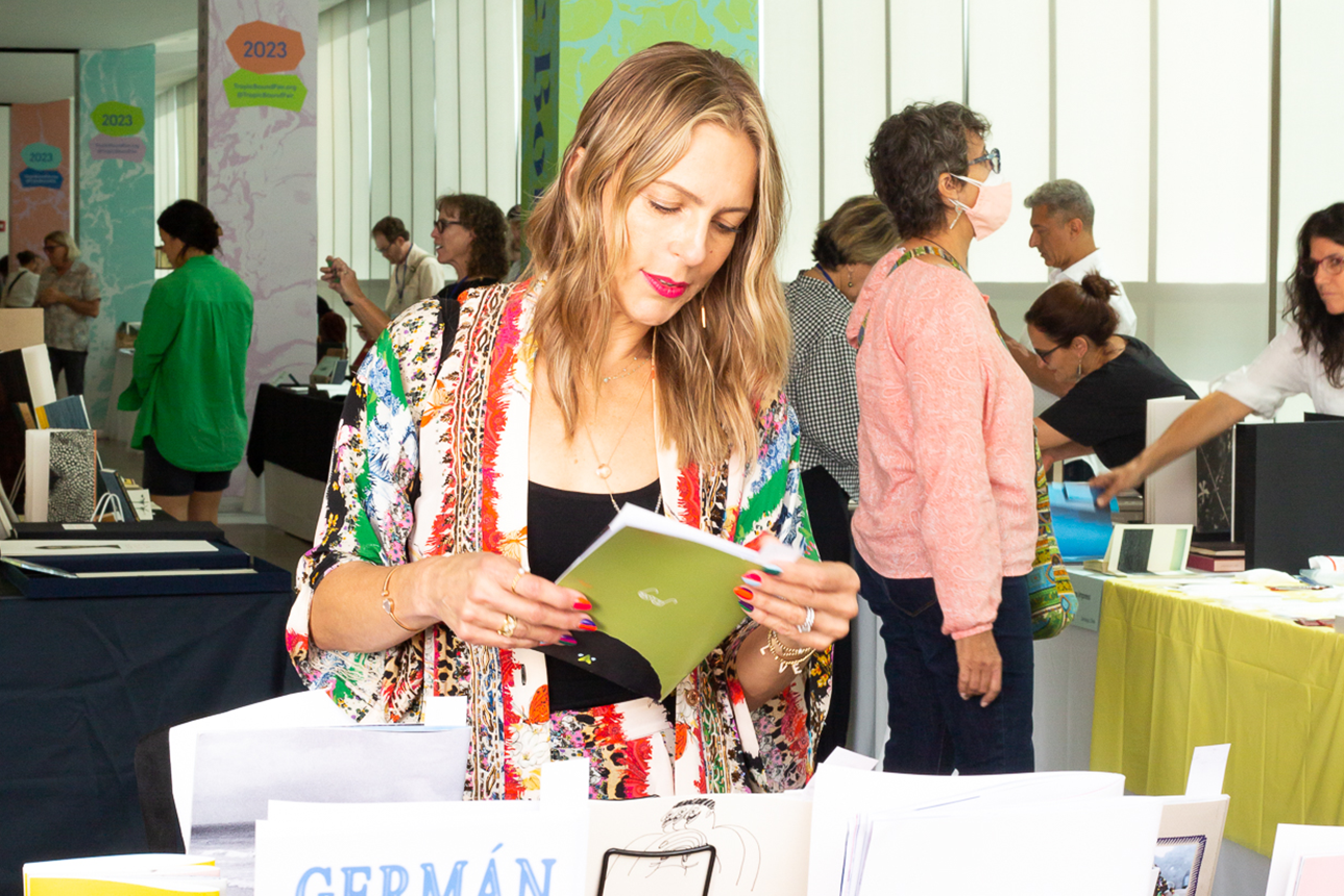 Topos Tropic Bound Web Display V5